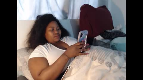 Snapshot of realsweetheart chatting on 10.17.25 REAL1SWEETHEART online show from 10.17.25