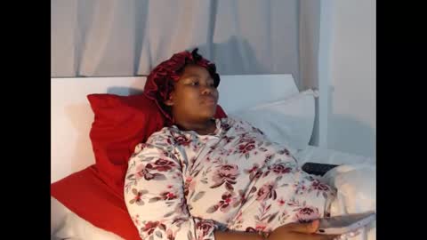 Snapshot of realsweetheart chatting on 10.20.25 REAL1SWEETHEART online show from 10.20.25