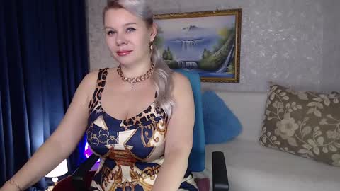 Snapshot of reasonforpassion_ chatting on 01.11.25 Im a little sick. Ill be back soon. online show from 01.11.25