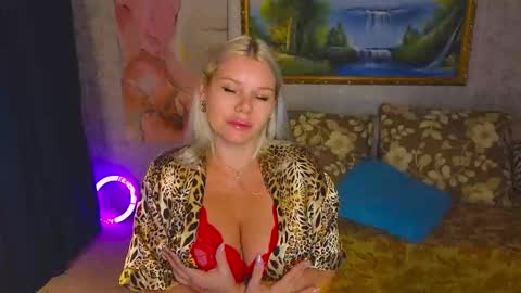 Snapshot of reasonforpassion_ chatting on 09.13.25 Im a little sick. Ill be back soon. online show from 09.13.25