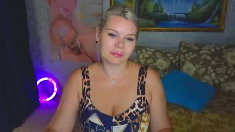 Snapshot of reasonforpassion_ chatting on 09.14.25 Im a little sick. Ill be back soon. online show from 09.14.25