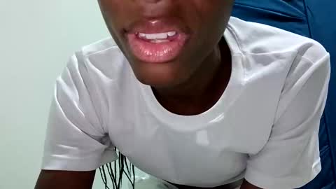 Tu mami Rebecca online show from 05.21.26