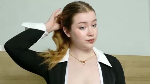 rebecca_lace online show from 09.18.25