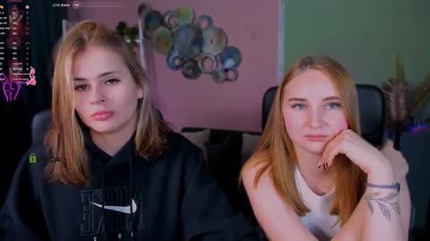 Snapshot of rebecca_smile_ chatting on 09.28.25 rebecca_smile_ online show from 09.28.25