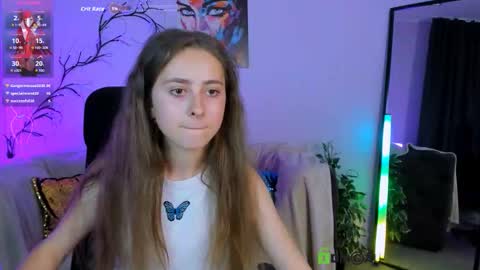 Snapshot of rebecca_smile_ chatting on 09.29.25 rebecca_smile_ online show from 09.29.25