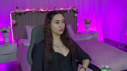 Snapshot of rebeckathornton chatting on 12.18.25 rebeckathornton online show from 12.18.25