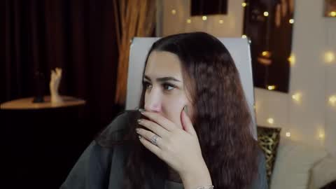 Snapshot of rebeckathornton chatting on 12.23.25 rebeckathornton online show from 12.23.25