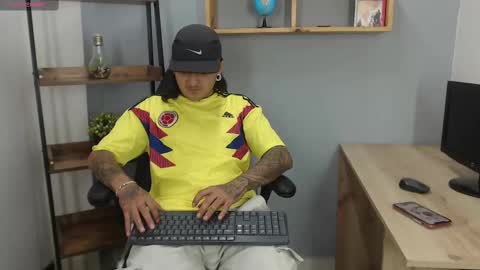 Snapshot of rebel_wolf chatting on 10.09.25 R E B E L online show from 10.09.25