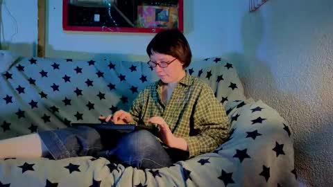 Lara online show from 10.18.25