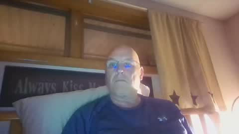 Snapshot of recman15 chatting on 10.07.25 Mtn. Man online show from 10.07.25