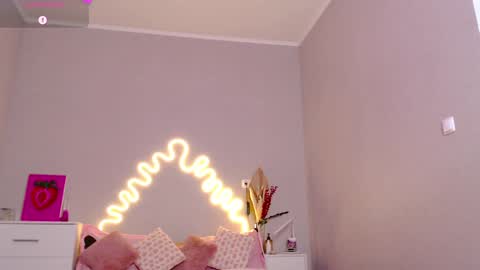 Snapshot of red__candy chatting on 12.06.24 red__candy online show from 12.06.24