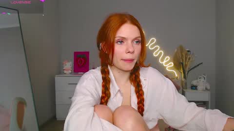 Snapshot of red__candy chatting on 02.11.25 red__candy online show from 02.11.25