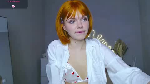 Snapshot of red__candy chatting on 02.19.25 red__candy online show from 02.19.25