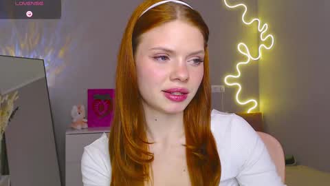 Snapshot of red__candy chatting on 03.06.25 red__candy online show from 03.06.25