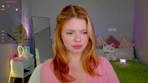 Snapshot of red__candy chatting on 10.07.25 red__candy online show from 10.07.25