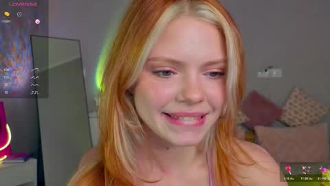 Snapshot of red__candy chatting on 11.10.25 red__candy online show from 11.10.25