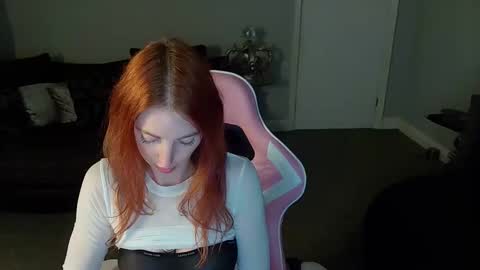 Snapshot of red_firesquirt chatting on 11.04.25 Red - online show from 11.04.25