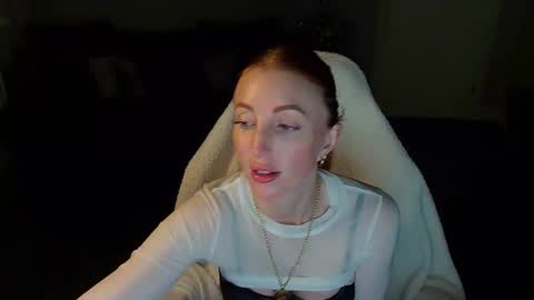 Snapshot of red_firesquirt chatting on 11.05.25 Red - online show from 11.05.25