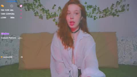 Snapshot of red_lissa chatting on 10.18.25 Lissa 3 online show from 10.18.25