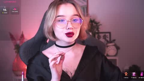 QUEEN OF EVIL online show from 01.17.25