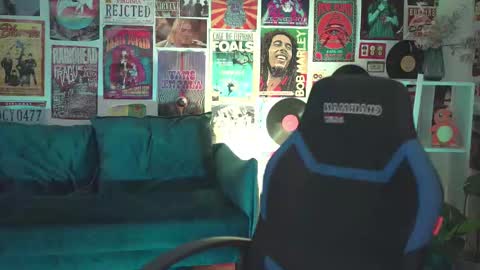 QUEEN OF EVIL online show from 03.04.25