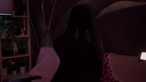 QUEEN OF EVIL online show from 09.21.25