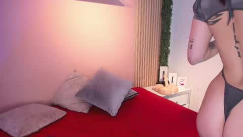 Snapshot of red_velvet____ chatting on 02.17.25 Stefany online show from 02.17.25