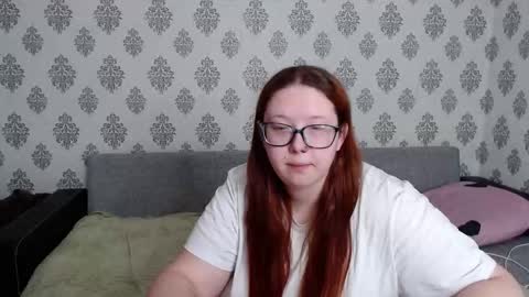 Snapshot of redchloee chatting on 10.14.25 Chloe online show from 10.14.25