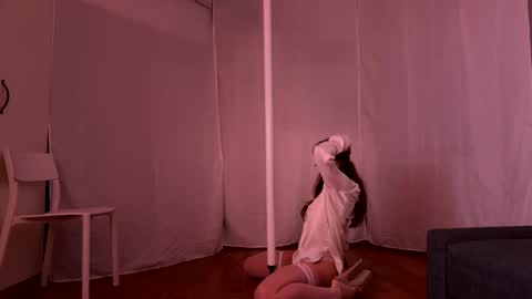 Red Couple Tube online show from 01.19.25