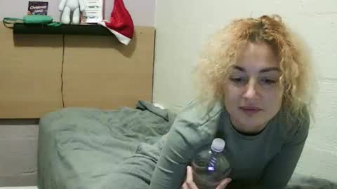 Snapshot of reddgirll chatting on 01.02.25 reddgirll online show from 01.02.25