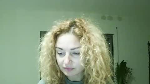 Snapshot of reddgirll chatting on 01.07.25 reddgirll online show from 01.07.25