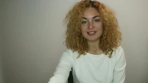Snapshot of reddgirll chatting on 01.11.25 reddgirll online show from 01.11.25