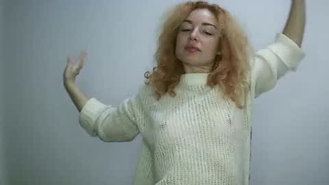 Snapshot of reddgirll chatting on 01.15.25 reddgirll online show from 01.15.25