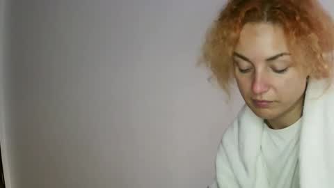 Snapshot of reddgirll chatting on 01.16.25 reddgirll online show from 01.16.25