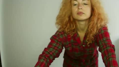 Snapshot of reddgirll chatting on 01.18.25 reddgirll online show from 01.18.25