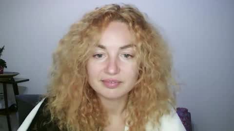 Snapshot of reddgirll chatting on 01.18.25 reddgirll online show from 01.18.25