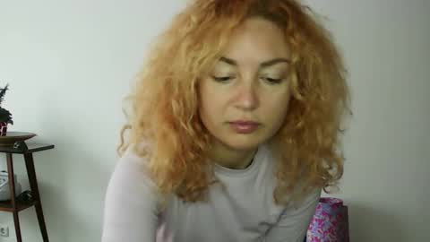 Snapshot of reddgirll chatting on 01.19.25 reddgirll online show from 01.19.25