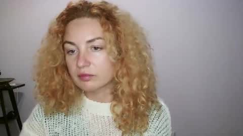 Snapshot of reddgirll chatting on 01.21.25 reddgirll online show from 01.21.25