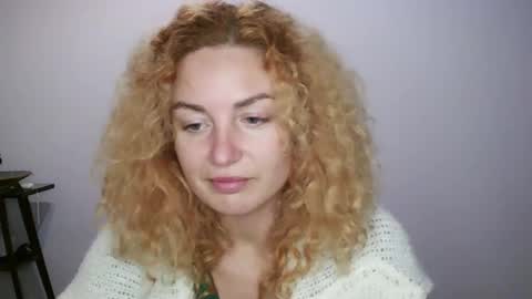 Snapshot of reddgirll chatting on 01.21.25 reddgirll online show from 01.21.25