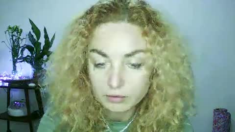 Snapshot of reddgirll chatting on 01.22.25 reddgirll online show from 01.22.25