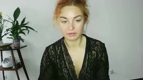 Snapshot of reddgirll chatting on 01.24.25 reddgirll online show from 01.24.25