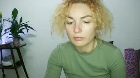 Snapshot of reddgirll chatting on 01.25.25 reddgirll online show from 01.25.25