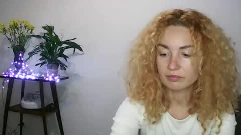 Snapshot of reddgirll chatting on 01.29.25 reddgirll online show from 01.29.25