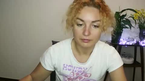 Snapshot of reddgirll chatting on 02.01.25 reddgirll online show from 02.01.25