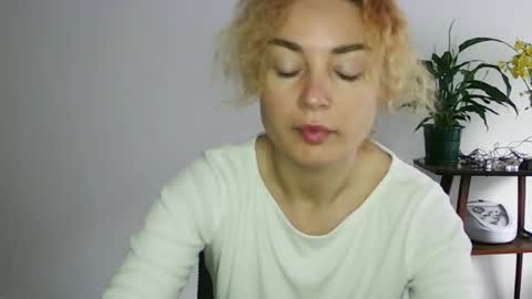 Snapshot of reddgirll chatting on 02.02.25 reddgirll online show from 02.02.25