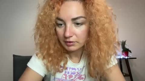 Snapshot of reddgirll chatting on 02.20.25 reddgirll online show from 02.20.25