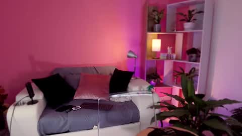 Red Jasmine online show from 02.09.25