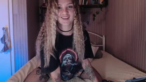 Snapshot of redmoonhead chatting on 05.14.26 Ana online show from 05.14.26