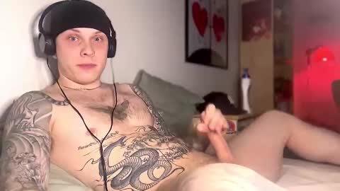 Snapshot of redrumbackwards chatting on 12.17.24 redrum online show from 12.17.24