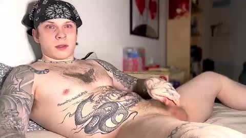 Snapshot of redrumbackwards chatting on 02.04.25 redrum online show from 02.04.25